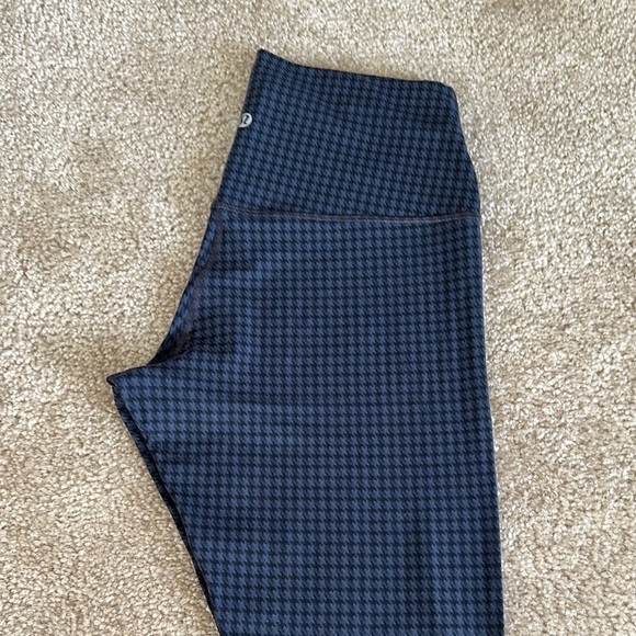 Lululemon Align houndstooth 25” Leggings - Picture 3 of 4
